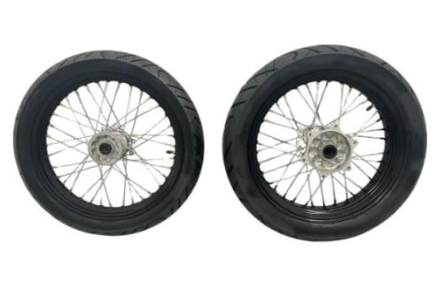 طقم جنوط + كفرات خلفي مقاس 140/70/17 * امامي مقاس...