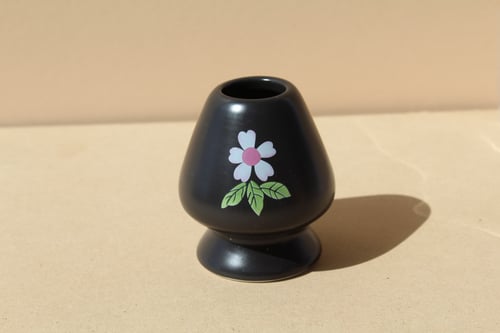 حامل خفّاقة الماتشا اسود – جودة عالية