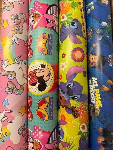 تغليف الهدايا بشخصيات كرتونية