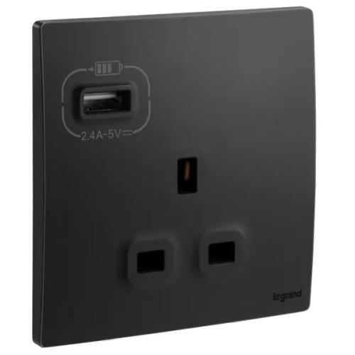 فيش ثلاثي مع USB ليجراند ماليا أسود