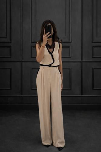 Sleeveless Contrast Top with Wide-Leg Pants