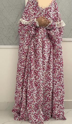Girls' prayer sheet with lace