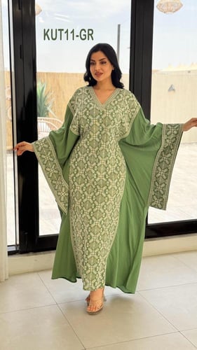 فستان كويتي كم كلوش مطرز