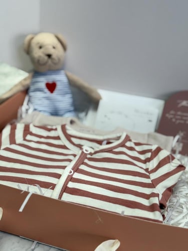 بوكس رقم #115 محتويات البوكس : - طقم 2 بيجاما شبك...