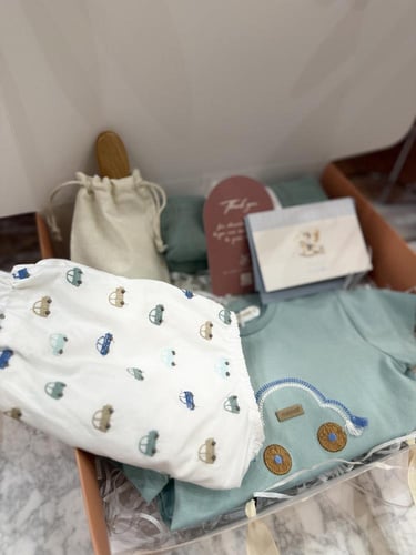 بوكس رقم #120 محتويات البوكس : - بدلة تي شيرت مع ش...