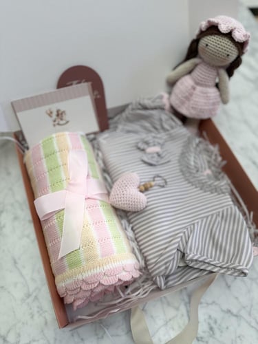 بوكس رقم #131 محتويات البوكس : - طقم فستان مع كلوت...