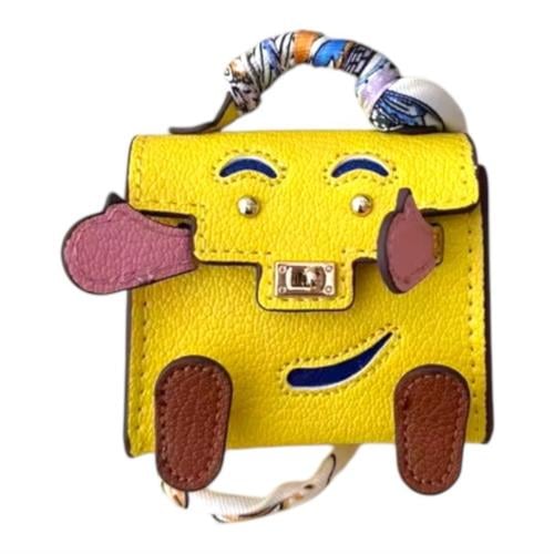 كيلي دول أصفر