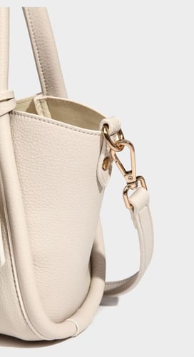 شنطة جلد أوف وايت