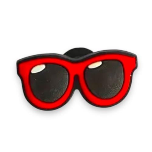 نظارة شمسية حمراء