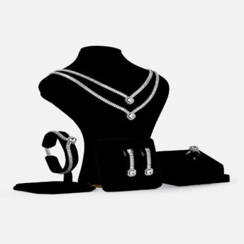 ‎ طقم نسائي كلاسيك باللون الفضي