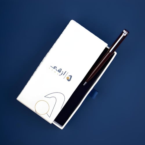 قلم بورغندي فاخر بلمسات فضية أنيقة