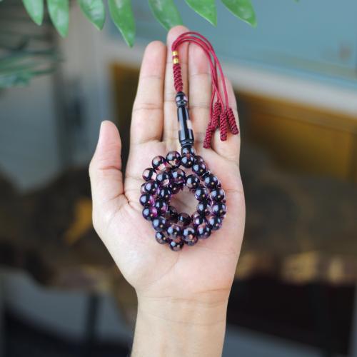 "Sedim Al-Arjowan" rosary – captivating transparency and intricate weaving