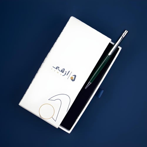 قلم “الانتماء” – أناقة الأخضر الملكي بلمسات فاخرة