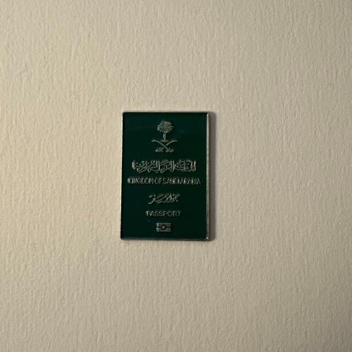 ملصقات معدنية جواز سفر فضي كبير