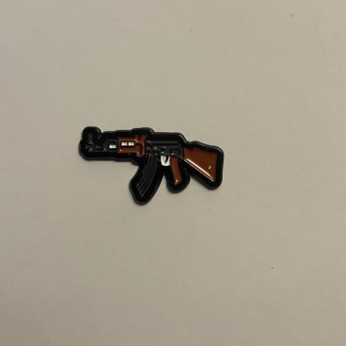 ملصقات معدنية وراء كل امراءة