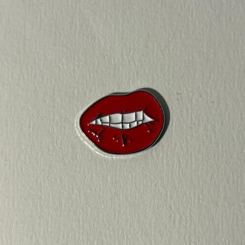 ملصقات معدنية شفايف