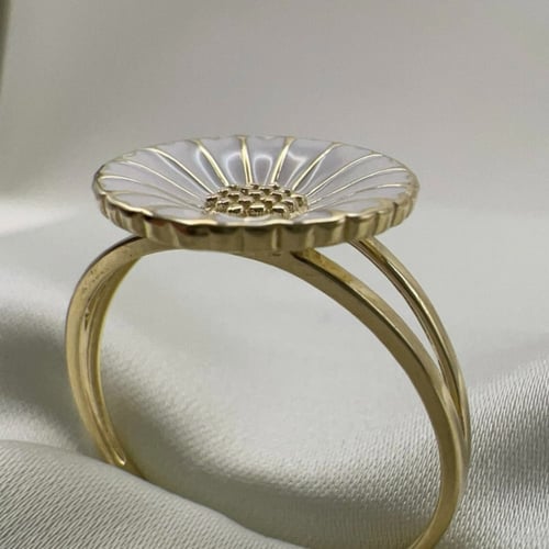 خاتم وردة بيضاء عيار 18