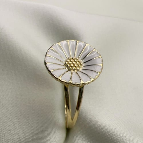 خاتم وردة بيضاء عيار 18