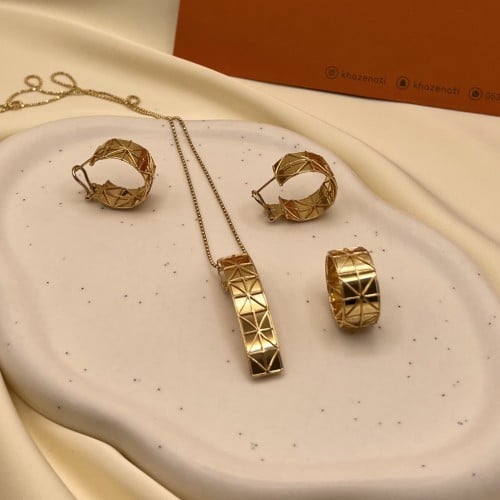 نص طقم مثلث صافي عيار 18