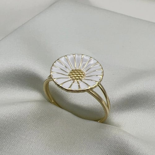 خاتم وردة بيضاء عيار 18