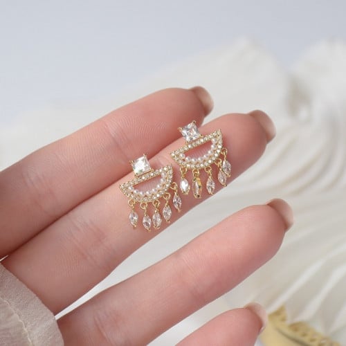 حلق اذن أنيق