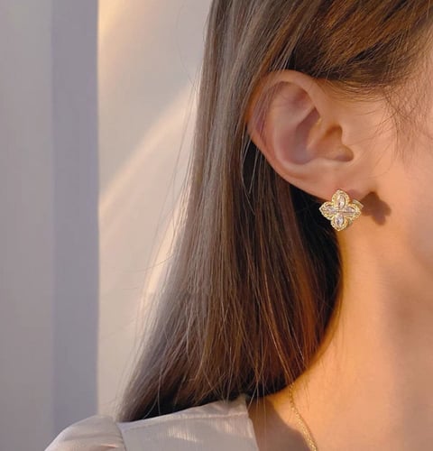 حلق اذن الكلوفر الدوار