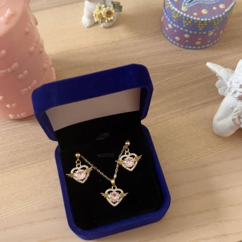 طقم قلب وأجنحة