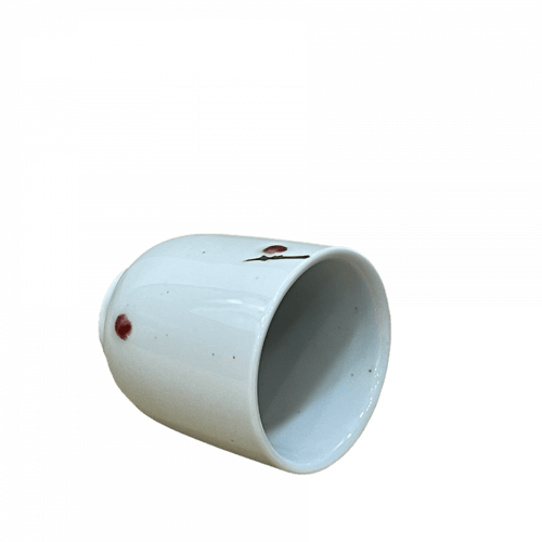 #44 كوب سيراميك ابيض برسومات حمراء