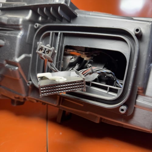 شمعات أمامية مرسيدس A-Class أصلية – W177 (2019–202...