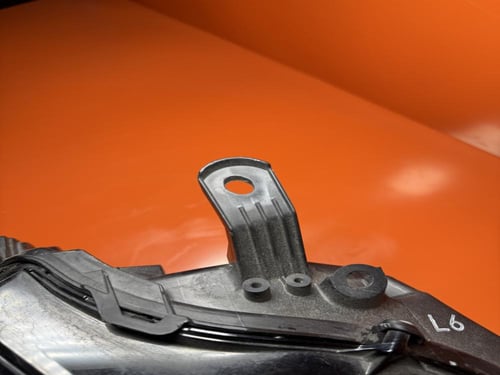 شمعه أمامية لكزس LS 500 – 2020