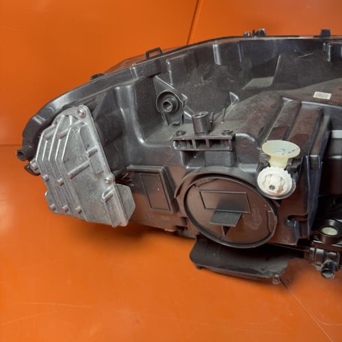 شمعة أمامية مرسيدس CAL أصلية – LED – H247 – موديلا...