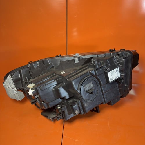 شمعة أمامية مرسيدس CAL أصلية – LED – H247 – موديلا...