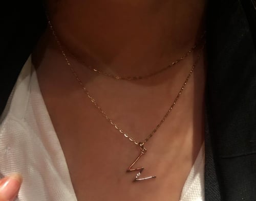 سلاسل الحروف الأنجليزية باللون الذهبي (N525) .