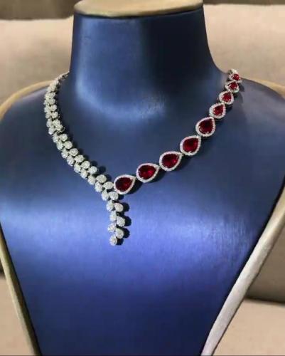 طقم احمر صميم ألماس