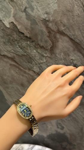 ساعة مناسبات تصميم ألماس