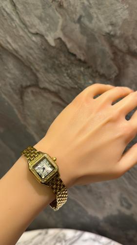 ساعة مناسبات تصميم ألماس