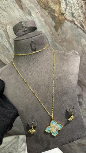 عقد طويل مع حلق