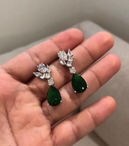 طقم اخضر تصميم ألماس