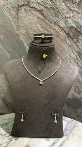 طقم تصميم الماس أصفر