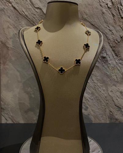 سلسال وحلق تصميم الماس