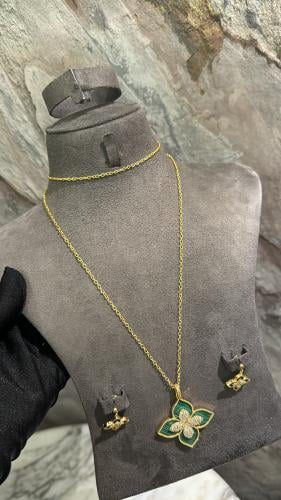 سلسال وحلق تصميم الماس