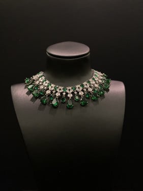 طقم أخضر تصميم ألماس