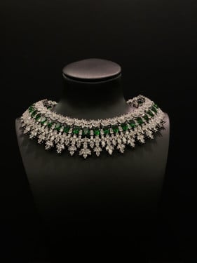 طقم أخضر تصميم ألماس