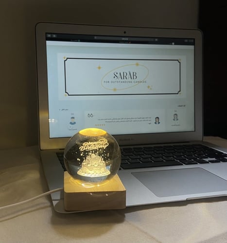 بلورة البيرثداي المضيئة