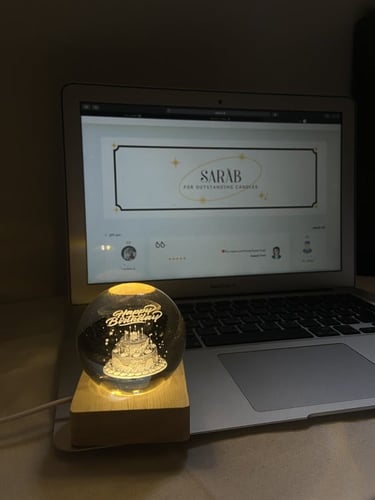 بلورة البيرثداي المضيئة