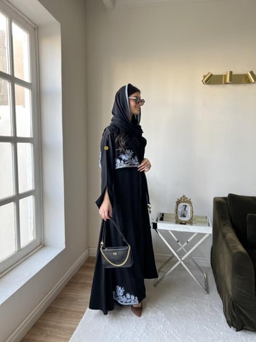 عبايه كلوش بتطريز