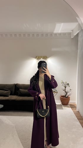 العبايه العنابيه