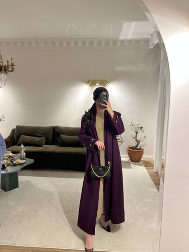 العبايه العنابيه