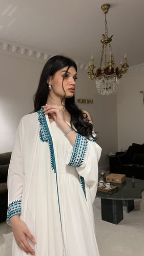 دراعه باللون الاوف وايت