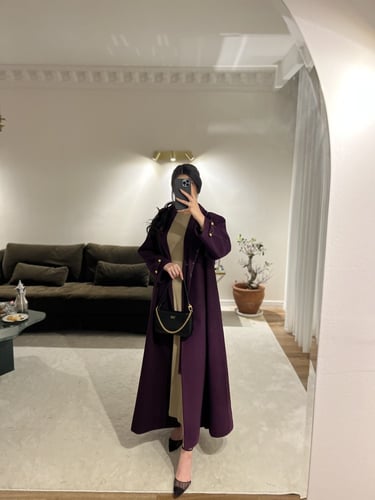 العبايه العنابيه